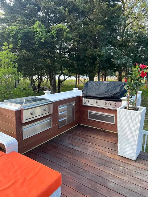 Outdoor kitchen on the deck