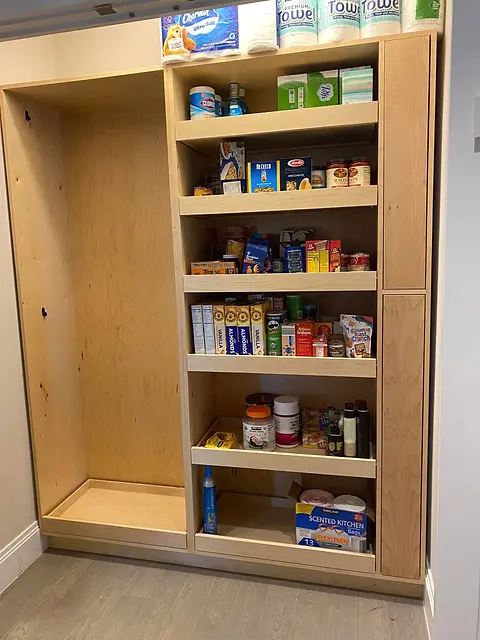 Pantry cabinet