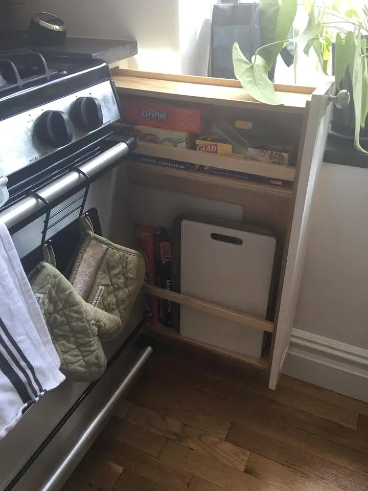 Spice pull-out by the range