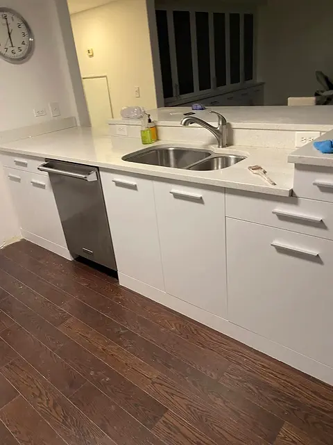 Flat-panel sink wall